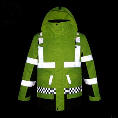 Atstarojošās jakas ir kļuvušas arvien populārākas