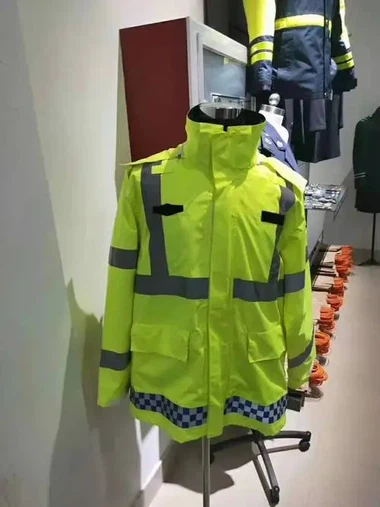 Kāda ir drošības atstarojošā apģērba izmantošana?