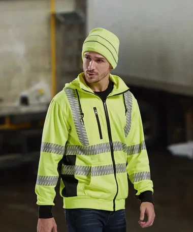 Ja drošības atstarojošā veste tiek žāvēta ārā saulē, vai tas ietekmēs krāsu?